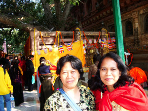 1 dekat latar belakang pohon Bodhi