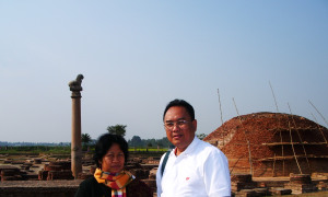 1 lumbini foto di depan Pilar Asoka